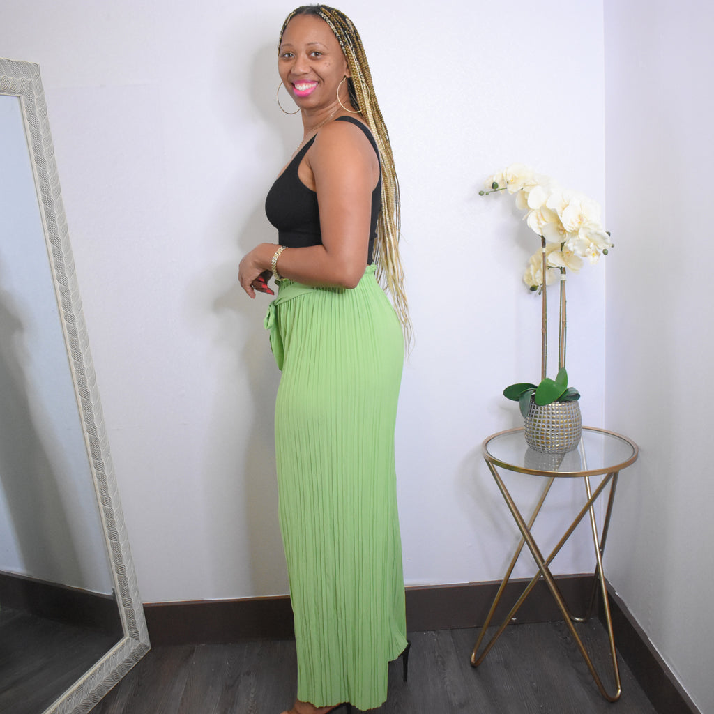 Baxic | Sleeveless Ribbed Cropped Tank Top - Black